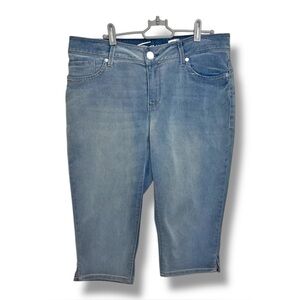 Seven7 Kimmer Booty Shaper Knee-Length Jean Shorts Women’s 12 Medium Wash